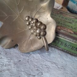 z112 ぶどう葉の灰皿