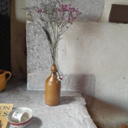 c75 陶器のボトル　ふたつき