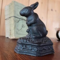 z135 うさぎのドアストッパー