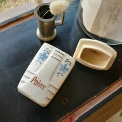 c106 陶器の胡椒入れ