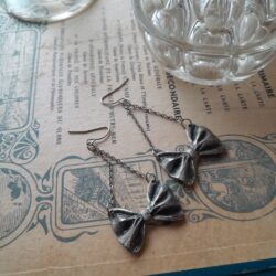 m44 リボンのピアス