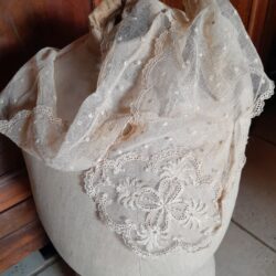 m47 レース　ドットと草花