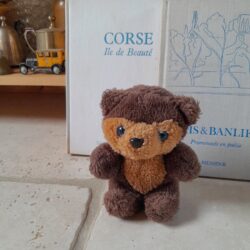 z215 くまのぬいぐるみ　Valvert